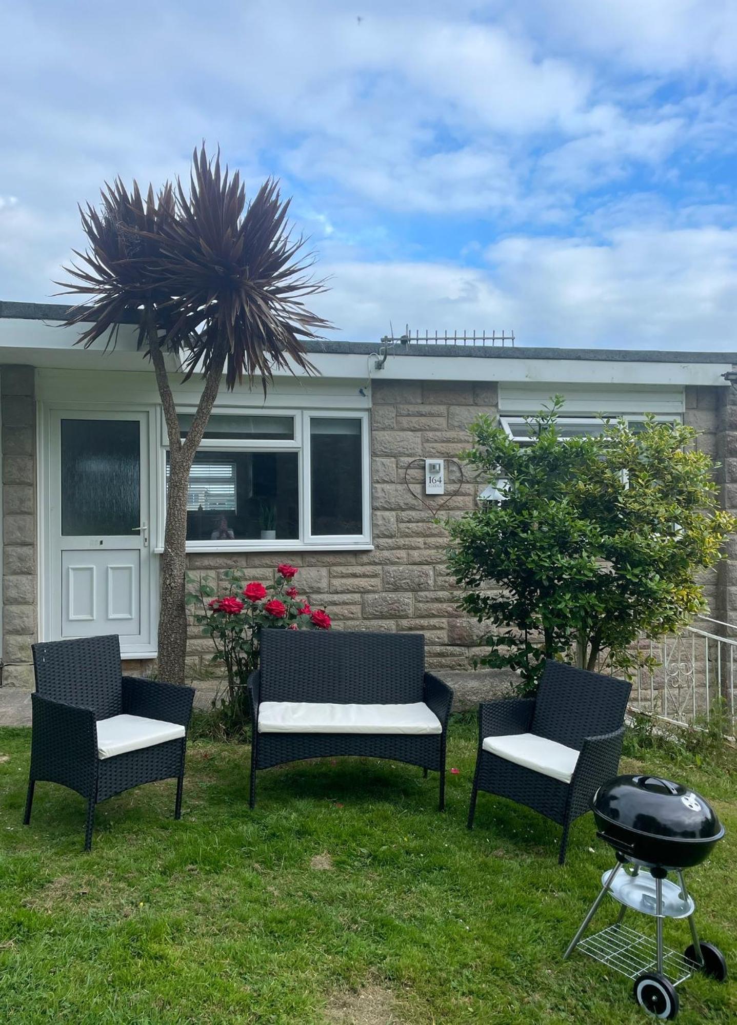 Look No Further Gorgeous Newly Renovated Contemporary Chalet Sandown Bay Holiday Centre Exterior photo