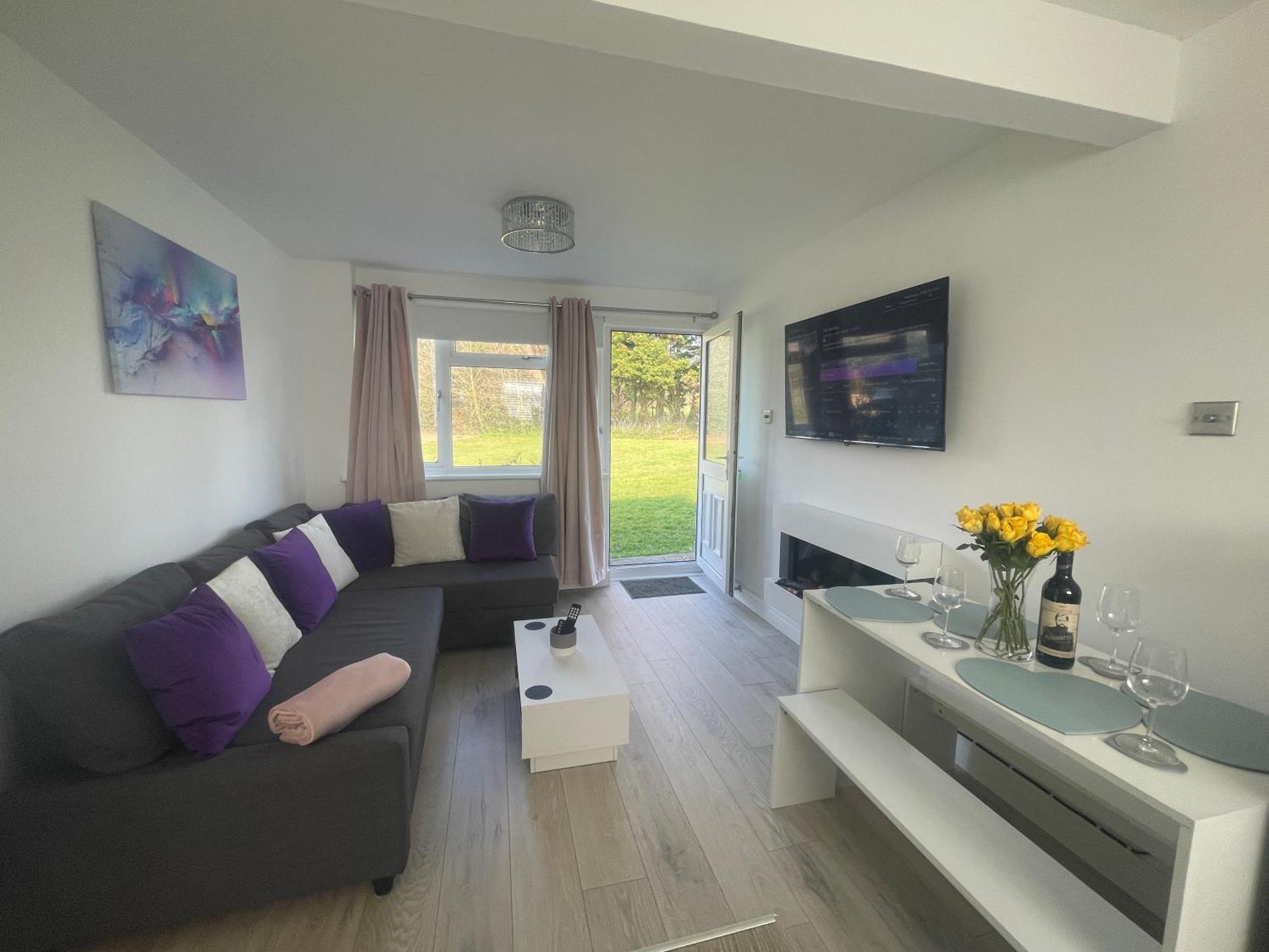 Look No Further Gorgeous Newly Renovated Contemporary Chalet Sandown Bay Holiday Centre Exterior photo
